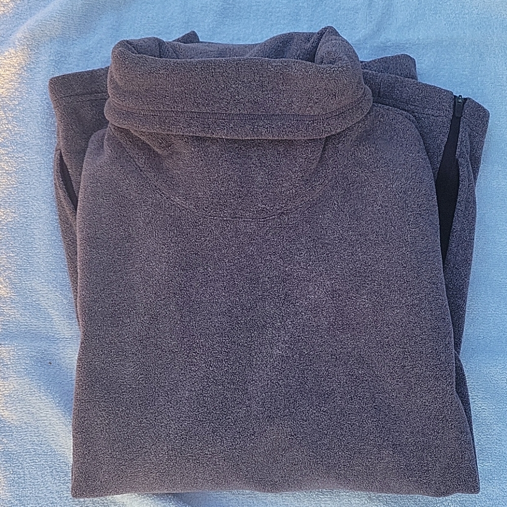Womens M dri-fit fleece turtle neck